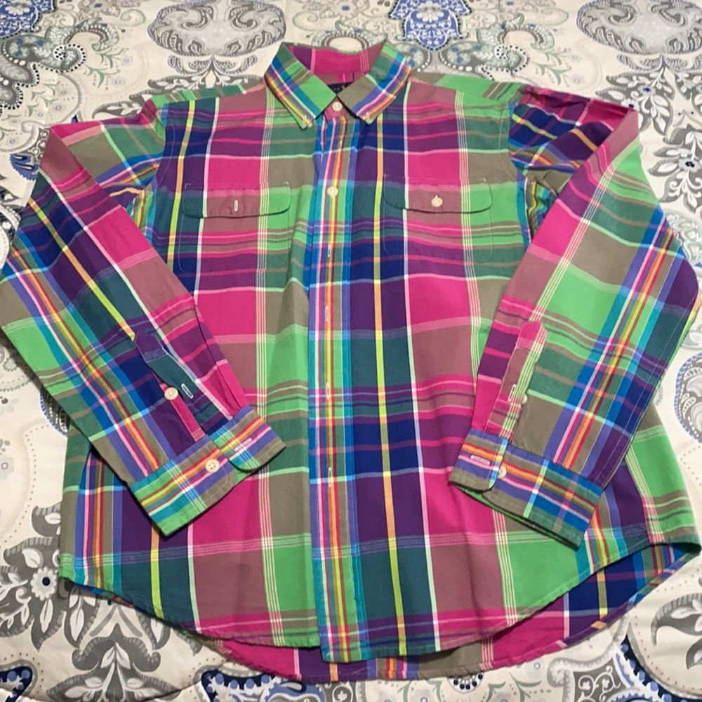 100% authentic polo shirt great for this season !!